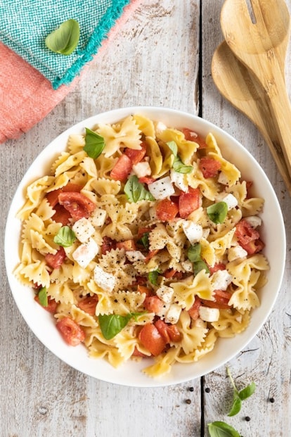 Insalata di farfalle alla caprese