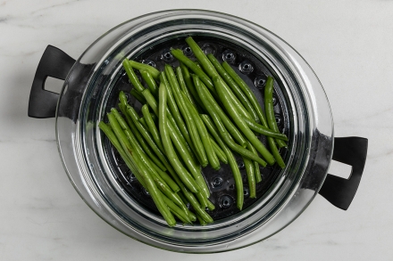 Preparazione Insalata di penne al tonno e fagiolini - Fase 1 Preparazione Insalata di penne al tonno e fagiolini - Fase 1