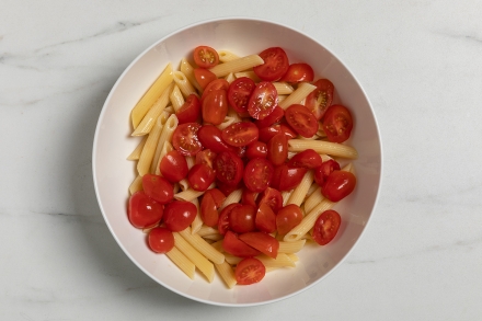 Preparazione Insalata di penne al tonno e fagiolini - Fase 2 Preparazione Insalata di penne al tonno e fagiolini - Fase 2