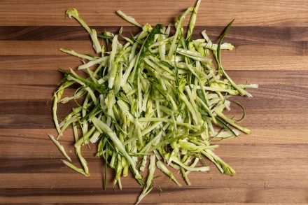 Preparazione Insalata di puntarelle - Fase 1 Preparazione Insalata di puntarelle - Fase 1