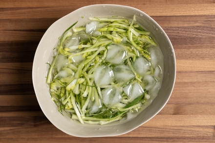 Preparazione Insalata di puntarelle - Fase 2 Preparazione Insalata di puntarelle - Fase 2