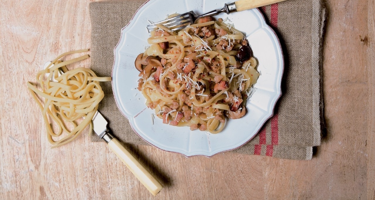 Laganedde con funghi e salsiccia ricetta