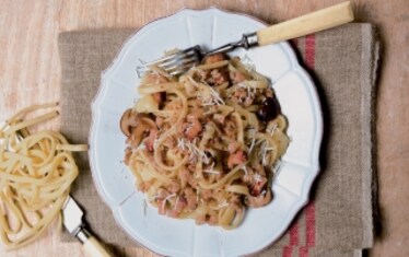 Laganedde con funghi e salsiccia