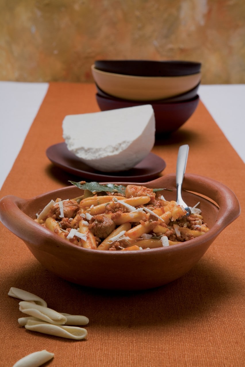 Maccarruni al ragù ricetta