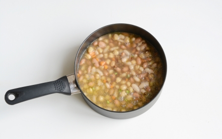 Preparazione Minestra con orzo e legumi - Fase 2 Preparazione Minestra con orzo e legumi - Fase 2