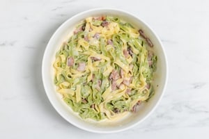 Preparazione Tagliatelle paglia e fieno - Fase 3