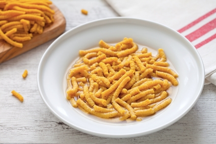 Preparazione Passatelli in brodo - Fase 3 Preparazione Passatelli in brodo - Fase 3