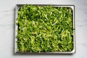 Preparazione Pasta gratinata alla lattuga - Fase 1