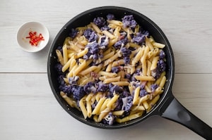 Preparazione Penne con cavolfiore viola - Fase 2