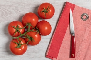 Preparazione Pomodori ripieni di insalata russa - Fase 1