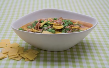 Quadrucci e piselli in brodo