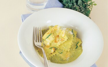 Ravioli di zucchine e mandorle
