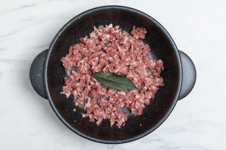 Preparazione Risotto con salsiccia - Fase 1 Preparazione Risotto con salsiccia - Fase 1