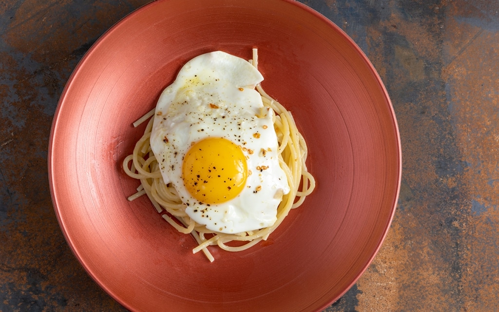 Uova al tegamino: ricetta facile e gustosa