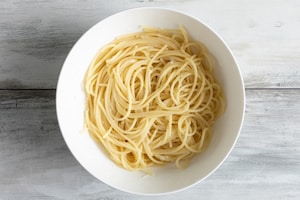 Preparazione Spaghetti con l'uovo fritto - Fase 1