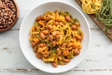Tagliatelle paglia e fieno al sugo di fagioli