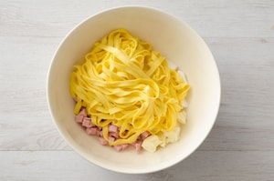 Preparazione Tagliatelle al prosciutto cotto e mozzarella - Fase 1