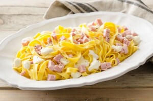 Preparazione Tagliatelle al prosciutto cotto e mozzarella - Fase 2