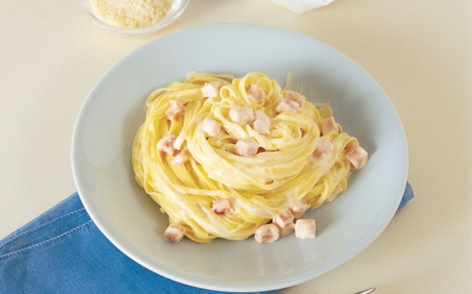 Taglierini panna e prosciutto ricetta