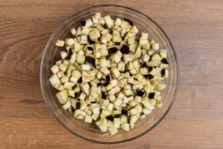 Preparazione Insalata di pasta con caponata di verdure - Fase 1 Preparazione Insalata di pasta con caponata di verdure - Fase 1