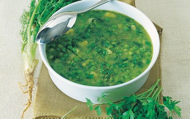 Zuppa di piselli con lattuga