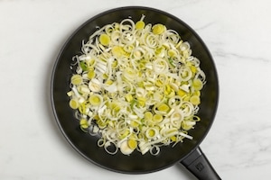 Preparazione Fusilli con porri e bottarga - Fase 1