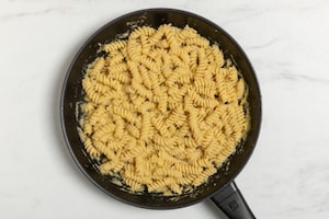 Preparazione Fusilli con porri e bottarga - Fase 2