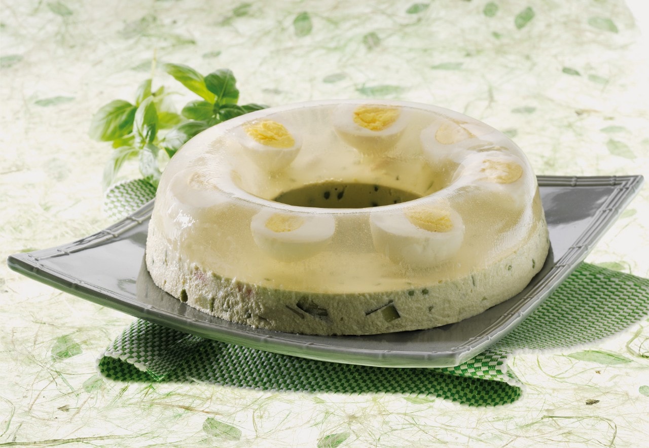 Aspic di uova sode alla crema di avocado ricetta