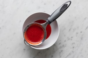 Preparazione Bavarese alle fragole e frutto della passione - Fase 2