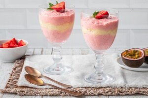 Preparazione Bavarese alle fragole e frutto della passione - Fase 5