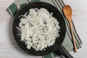 Preparazione Bigoli in salsa d'acciughe - Fase 1