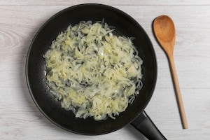 Preparazione Bigoli in salsa d'acciughe - Fase 1