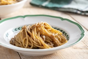 Preparazione Bigoli in salsa d'acciughe - Fase 3