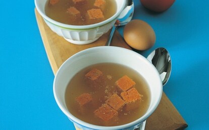 Brodo con royale natalizia