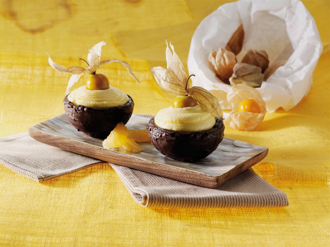 Cestini di cioccolato fondente ripieni di mousse ricetta