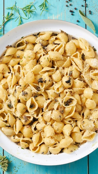 Conchiglie con capperi e olive