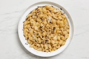 Preparazione Conchiglie con capperi e olive - Fase 3