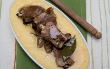Costine di maiale e brodo di polenta
