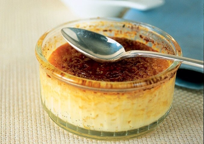 Crème brûlée al formaggio con salsa d’arancia ricetta