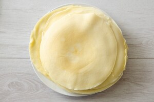 Preparazione Crêpes agli asparagi e fiori di zucca - Fase 1