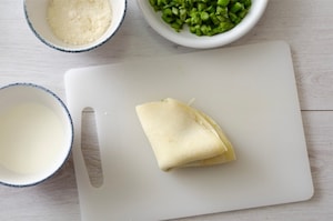 Preparazione Crêpes agli asparagi e fiori di zucca - Fase 3