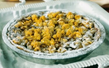 Crostata al rabarbaro e crema di mandorle