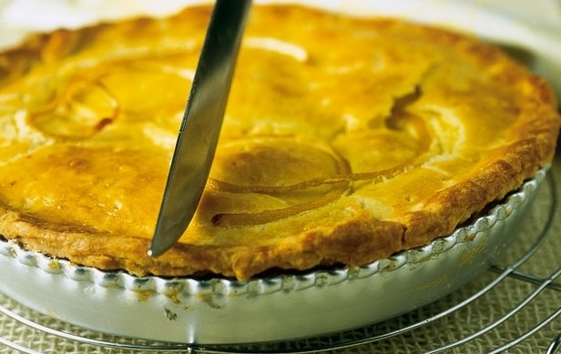 Crostata ripiena di crema e spicchi di limone ricetta