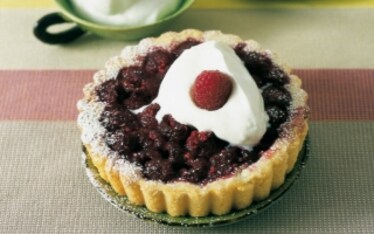 Crostatine con panna e lamponi