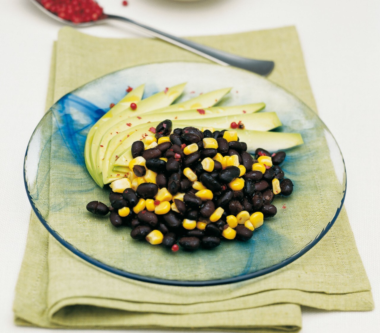 Fagioli neri con mais e avocado ricetta