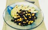 Fagioli neri con mais e avocado