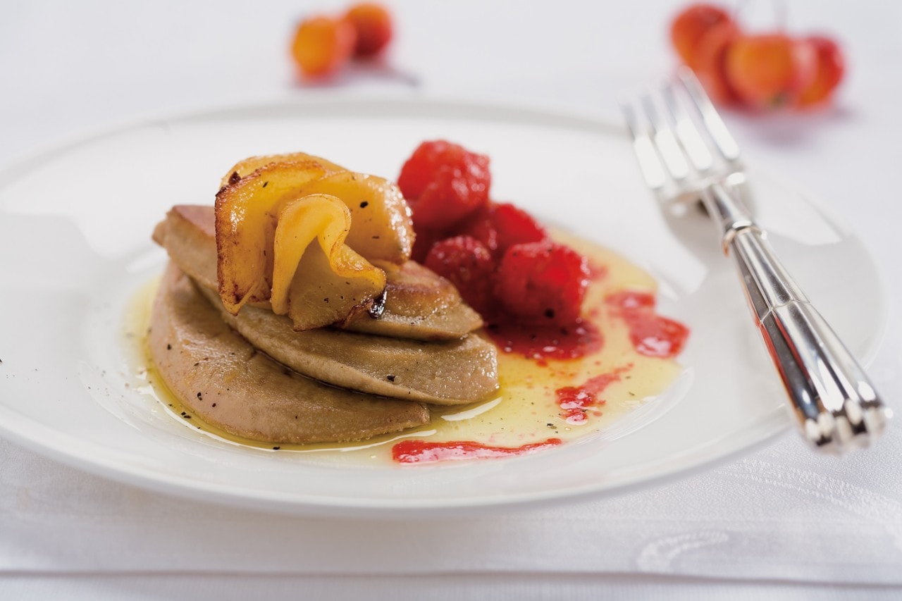 Foie gras alle mele con salsa di lamponi ricetta