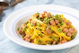 Fettuccine alla papalina con piselli