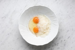 Preparazione Fettuccine alla papalina con piselli - Fase 2