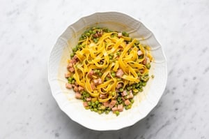 Preparazione Fettuccine alla papalina con piselli - Fase 3